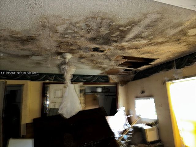 3271 NW 102nd St, Miami, FL 33147