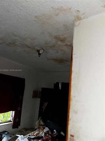 3271 NW 102nd St, Miami, FL 33147