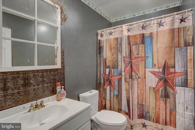 4521 FORT MCCORD RD, Chambersburg, PA 17202