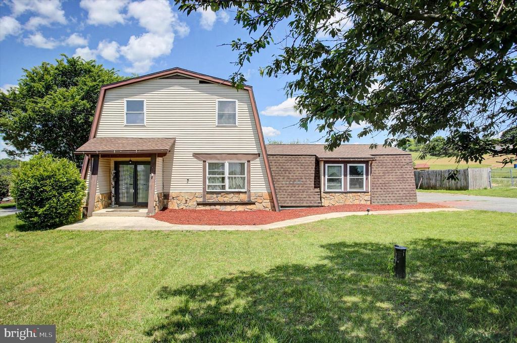 4521 FORT MCCORD RD, Chambersburg, PA 17202
