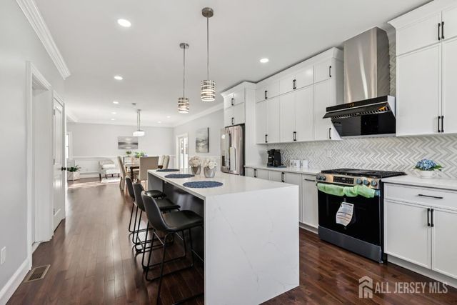 239 Suttons Lane, Edison, NJ 08817