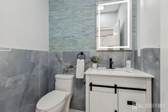 239 Suttons Lane, Edison, NJ 08817