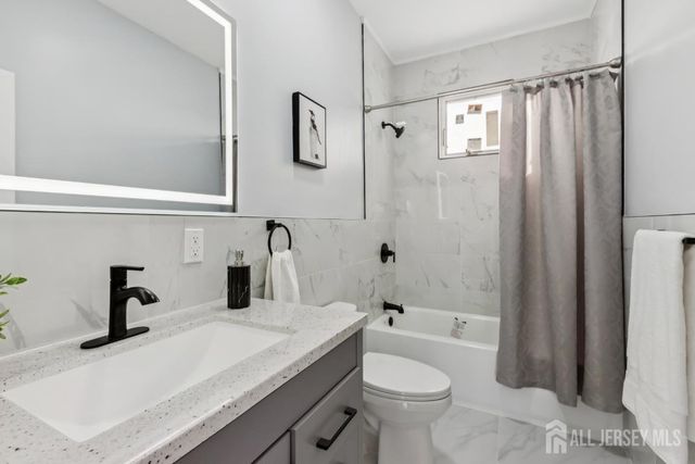 239 Suttons Lane, Edison, NJ 08817