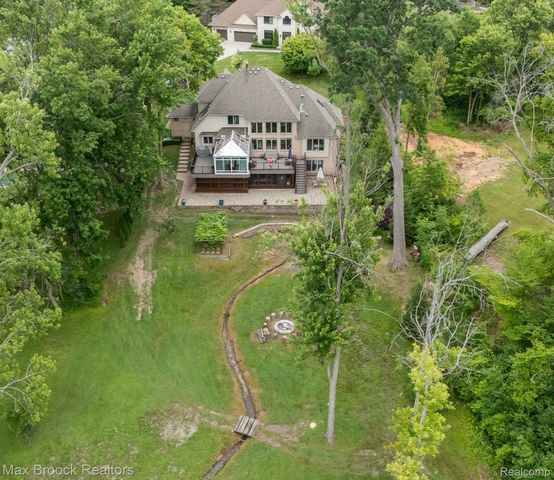 20403 Robinway Drive, Clinton Charter Township, MI 48036