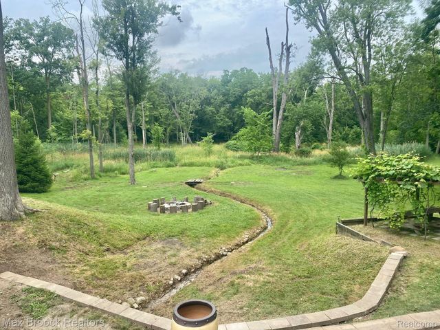 20403 Robinway Drive, Clinton Charter Township, MI 48036