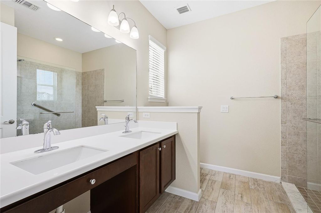 Image 15 of property listing at 3664 TIN CUP BOULEVARD, Sarasota, FL 34232