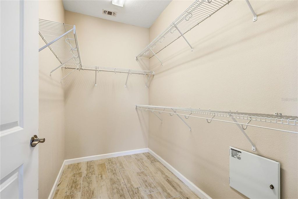 Image 17 of property listing at 3664 TIN CUP BOULEVARD, Sarasota, FL 34232