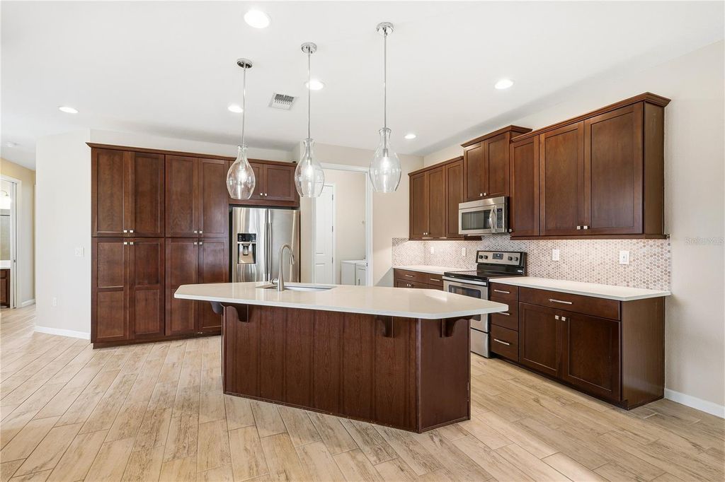 Image 5 of property listing at 3664 TIN CUP BOULEVARD, Sarasota, FL 34232