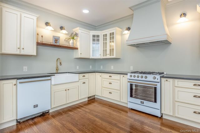 405 Vista Maria Road, Cragsmoor, NY 12420