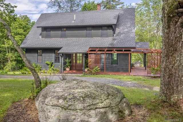 405 Vista Maria Road, Cragsmoor, NY 12420