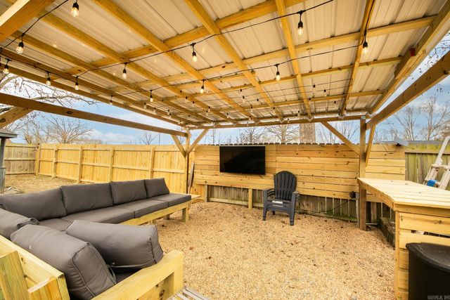 910 Markham Street, Ward, AR 72176