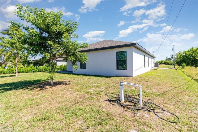 1206 NE 13th PL, Cape Coral, FL 33909