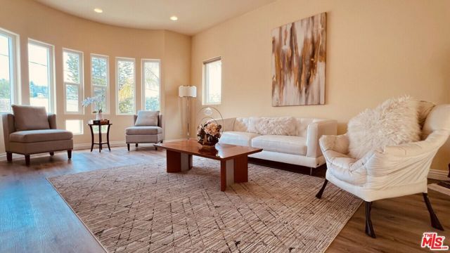 4324 Saltillo Street, Woodland Hills (los Angeles), CA 91364
