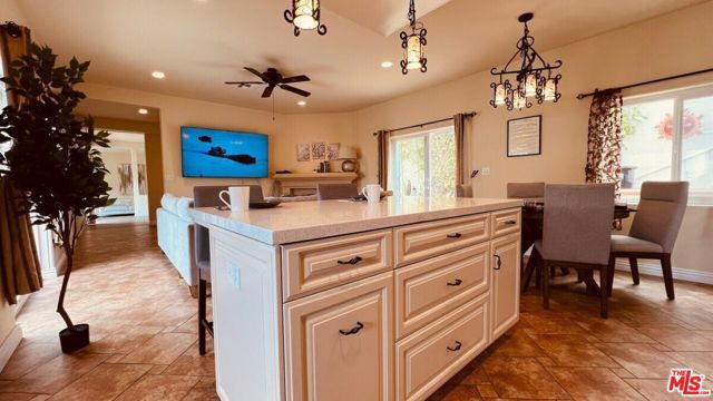 4324 Saltillo Street, Woodland Hills (los Angeles), CA 91364