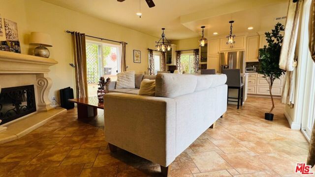 4324 Saltillo Street, Woodland Hills (los Angeles), CA 91364