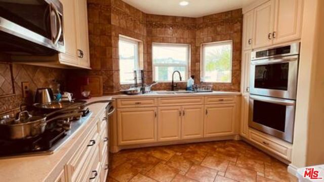 4324 Saltillo Street, Woodland Hills (los Angeles), CA 91364