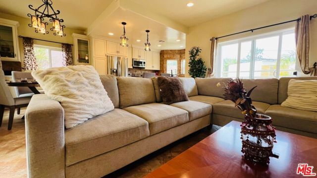 4324 Saltillo Street, Woodland Hills (los Angeles), CA 91364