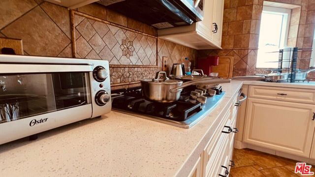 4324 Saltillo Street, Woodland Hills (los Angeles), CA 91364