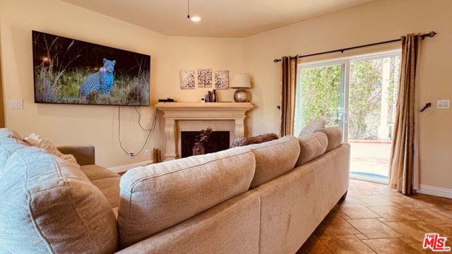 4324 Saltillo Street, Woodland Hills (los Angeles), CA 91364