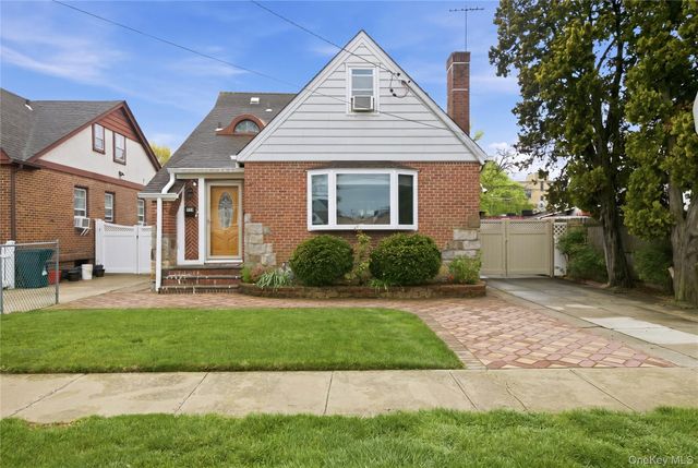 969 Gabriel Avenue, Franklin Square, NY 11010