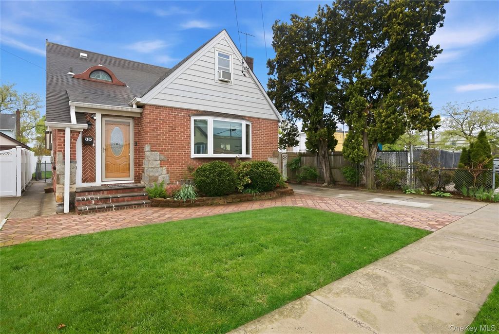 969 Gabriel Avenue, Franklin Square, NY 11010