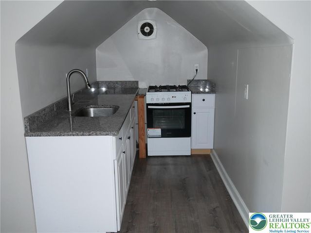 2110 West Walnut Street E, Allentown City, PA 18104