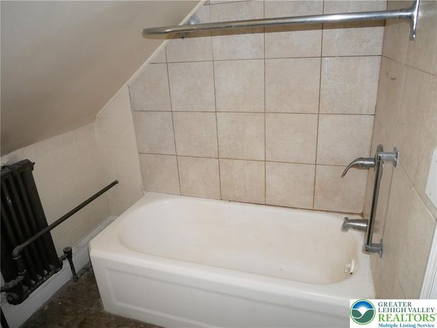 2110 West Walnut Street E, Allentown City, PA 18104