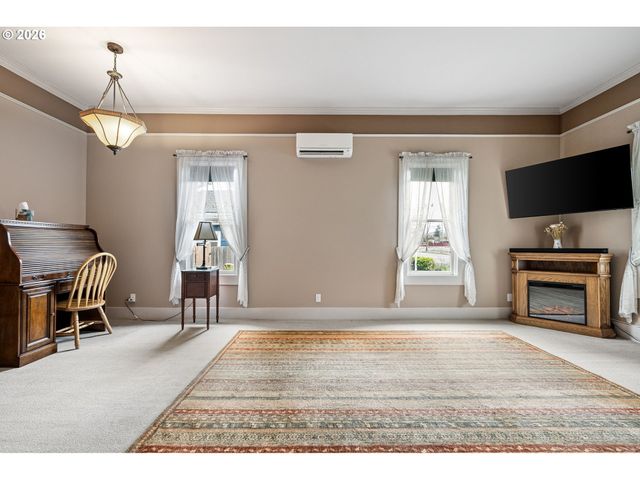 646 B St, Springfield, OR 97477