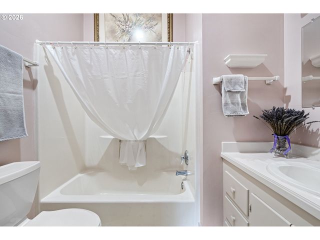 646 B St, Springfield, OR 97477