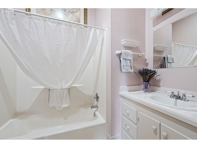 646 B St, Springfield, OR 97477