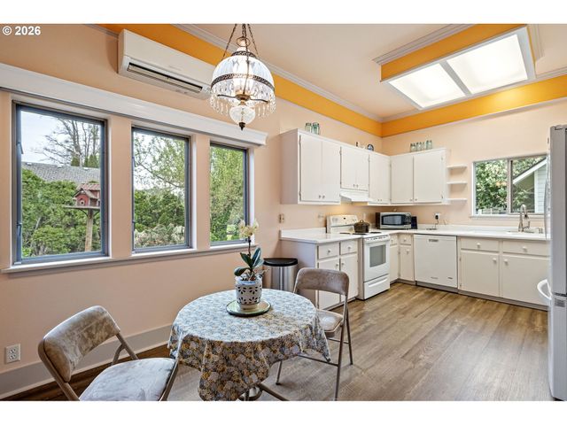 646 B St, Springfield, OR 97477