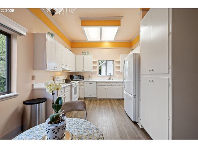 646 B St, Springfield, OR 97477