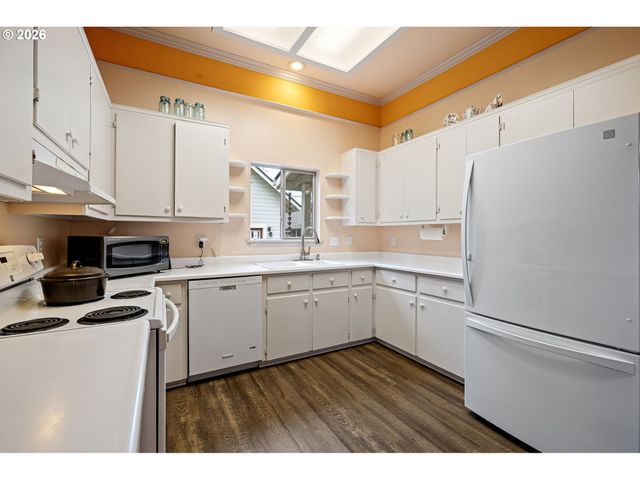 646 B St, Springfield, OR 97477