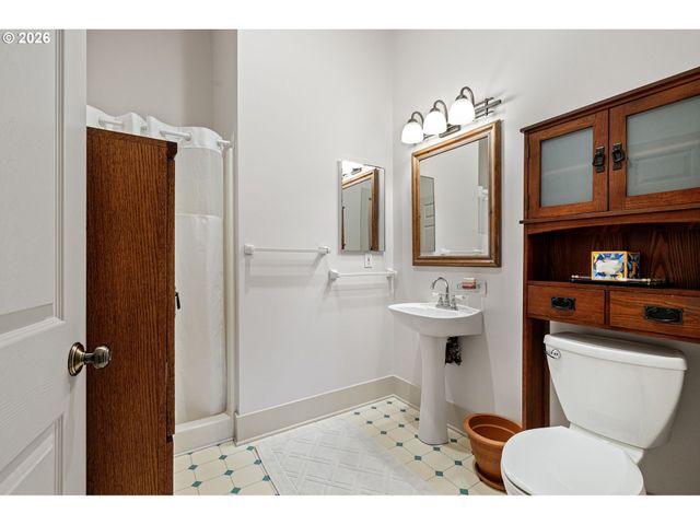 646 B St, Springfield, OR 97477