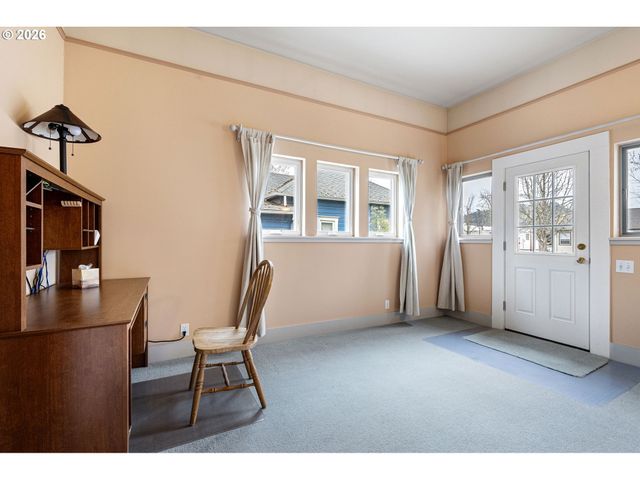 646 B St, Springfield, OR 97477