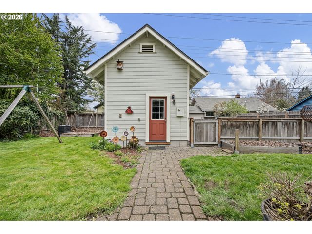 646 B St, Springfield, OR 97477