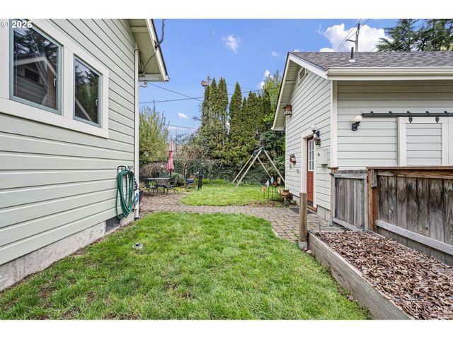 646 B St, Springfield, OR 97477