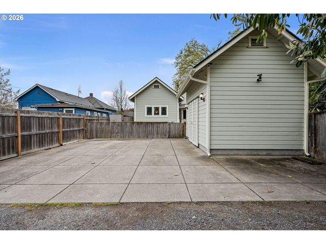 646 B St, Springfield, OR 97477