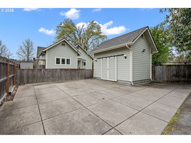 646 B St, Springfield, OR 97477