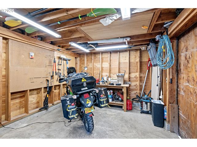 646 B St, Springfield, OR 97477