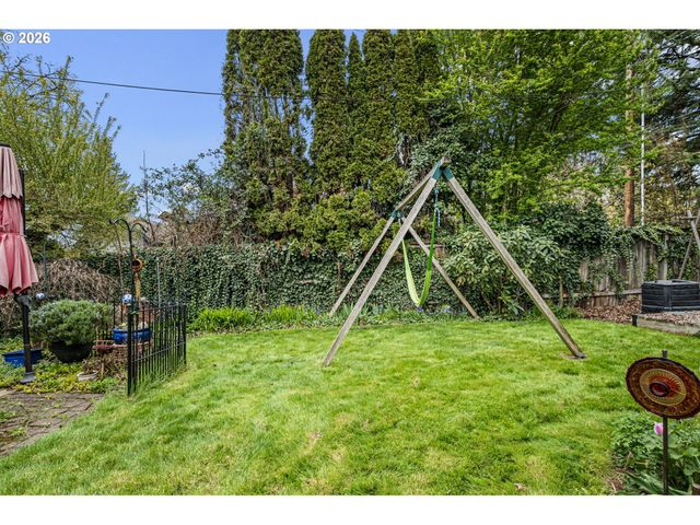 646 B St, Springfield, OR 97477