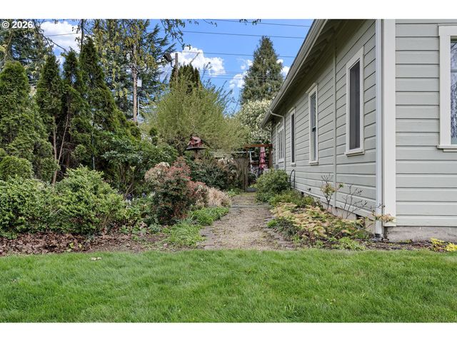 646 B St, Springfield, OR 97477