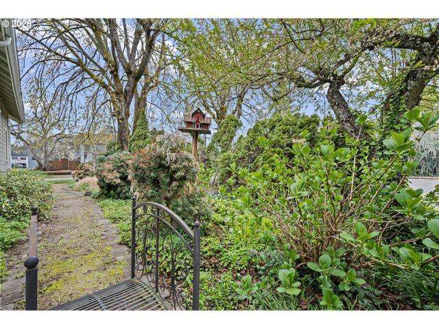 646 B St, Springfield, OR 97477