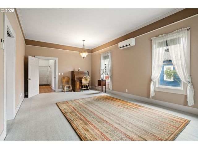 646 B St, Springfield, OR 97477