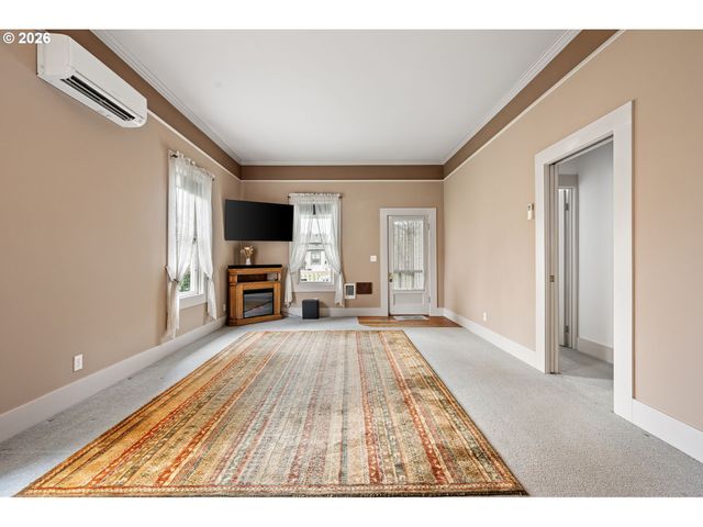 646 B St, Springfield, OR 97477