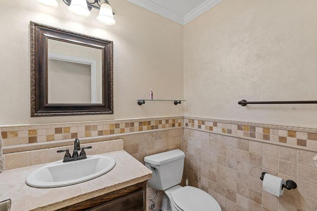 2202 E Chennault Avenue, Fresno, CA 93720
