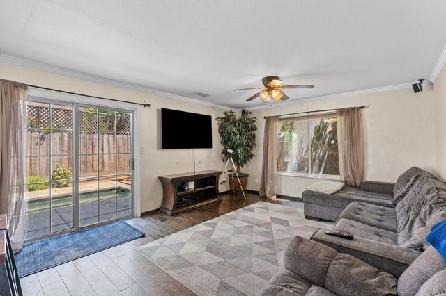 2202 E Chennault Avenue, Fresno, CA 93720