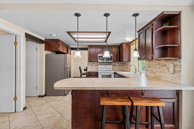 2202 E Chennault Avenue, Fresno, CA 93720