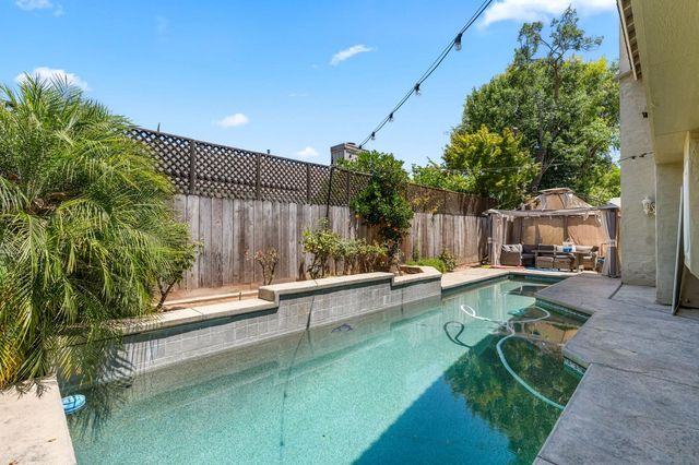2202 E Chennault Avenue, Fresno, CA 93720