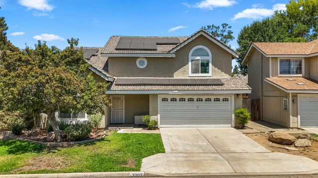 2202 E Chennault Avenue, Fresno, CA 93720
